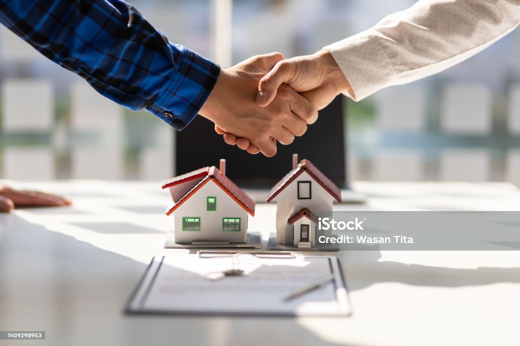 Get a real estate license in few steps